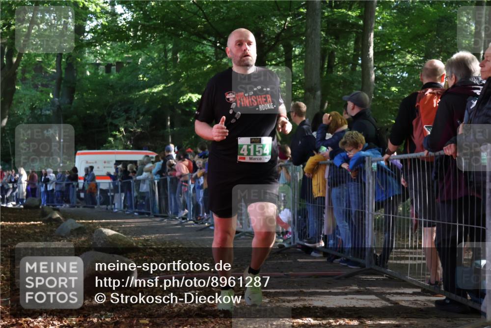28.09.2025 - 33. Volkslauf durch das schöne Alstertal Strokosch-Dieckow http://msf.ph/oto/8961287 28.09.2025 10:53:30 Ziel 4077, 4154 meine-sportfotos.de