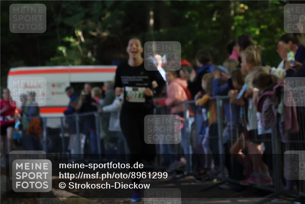 28.09.2025 - 33. Volkslauf durch das schöne Alstertal Strokosch-Dieckow http://msf.ph/oto/8961299 28.09.2025 10:53:37 Ziel 4077, 4923 meine-sportfotos.de