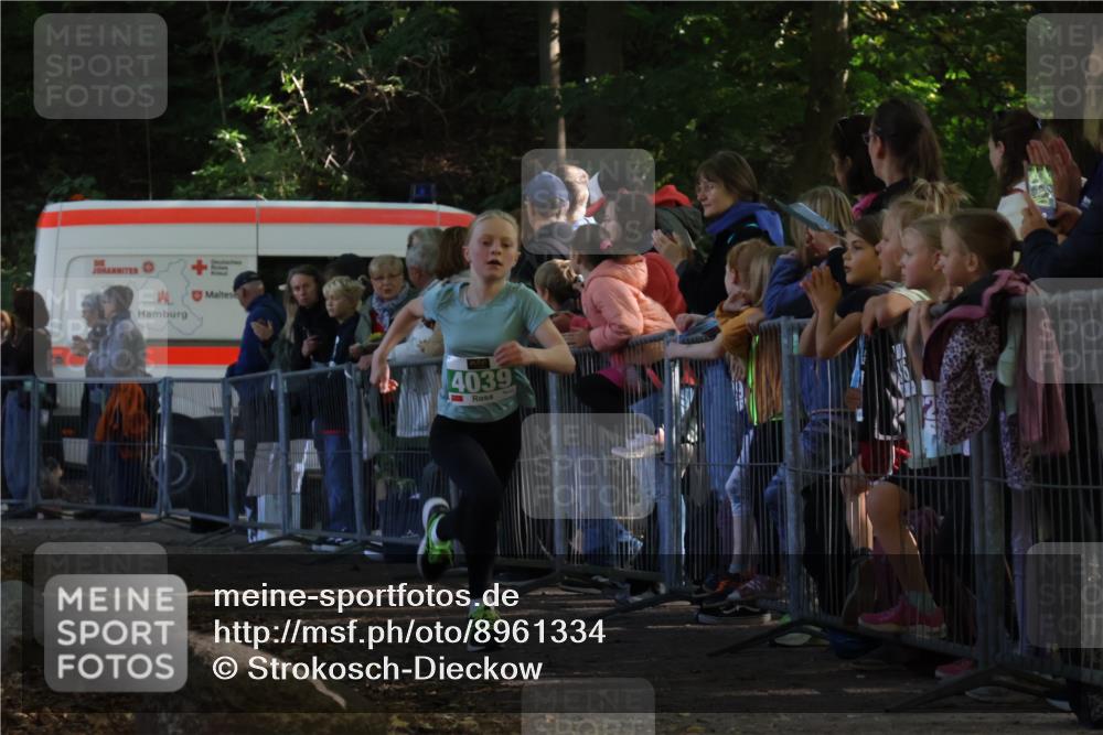 28.09.2025 - 33. Volkslauf durch das schöne Alstertal Strokosch-Dieckow http://msf.ph/oto/8961334 28.09.2025 10:53:45 Ziel 4039, 4115 meine-sportfotos.de
