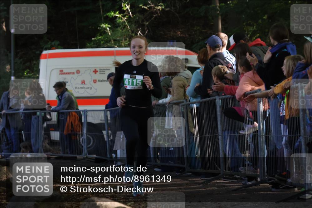 28.09.2025 - 33. Volkslauf durch das schöne Alstertal Strokosch-Dieckow http://msf.ph/oto/8961349 28.09.2025 10:53:50 Ziel 4025, 4115 meine-sportfotos.de