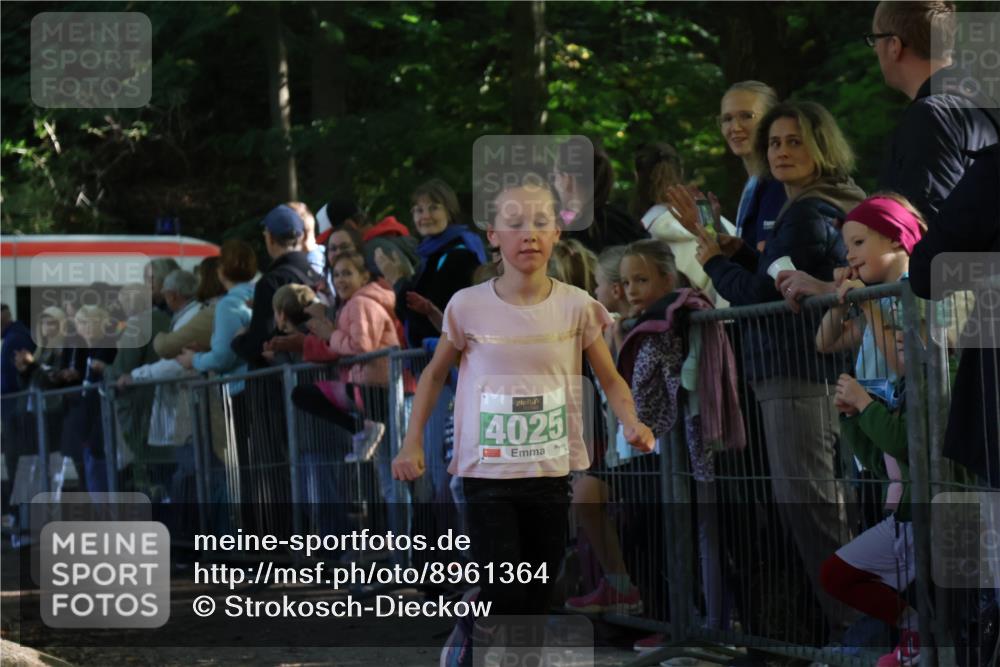 28.09.2025 - 33. Volkslauf durch das schöne Alstertal Strokosch-Dieckow http://msf.ph/oto/8961364 28.09.2025 10:53:57 Ziel 4025 meine-sportfotos.de