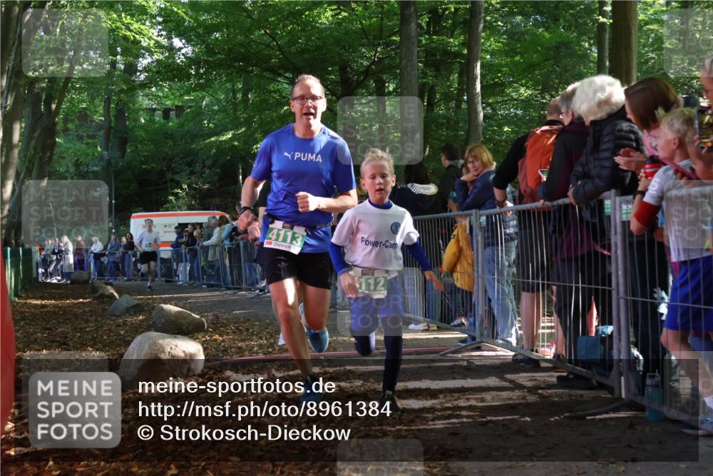 28.09.2025 - 33. Volkslauf durch das schöne Alstertal Strokosch-Dieckow http://msf.ph/oto/8961384 28.09.2025 10:54:15 Ziel 4112, 4113, 4177, 4916 meine-sportfotos.de