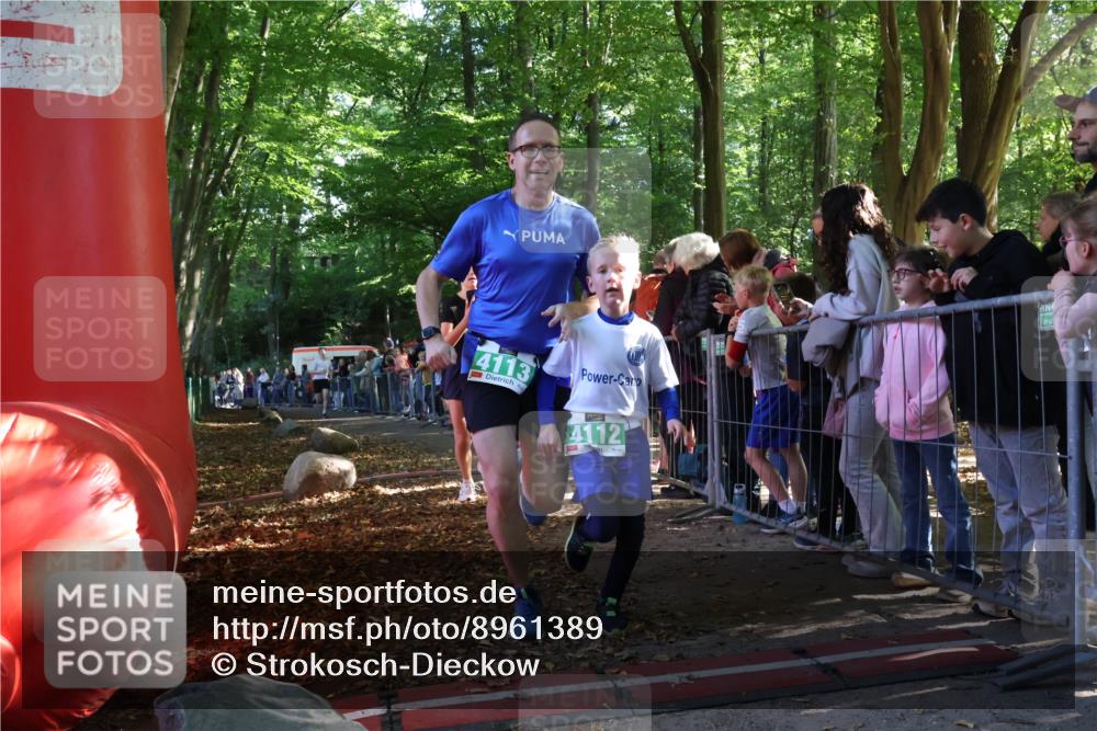 28.09.2025 - 33. Volkslauf durch das schöne Alstertal Strokosch-Dieckow http://msf.ph/oto/8961389 28.09.2025 10:54:15 Ziel 4112, 4113, 4177, 4916 meine-sportfotos.de