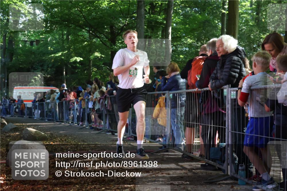 28.09.2025 - 33. Volkslauf durch das schöne Alstertal Strokosch-Dieckow http://msf.ph/oto/8961398 28.09.2025 10:54:20 Ziel 4916 meine-sportfotos.de