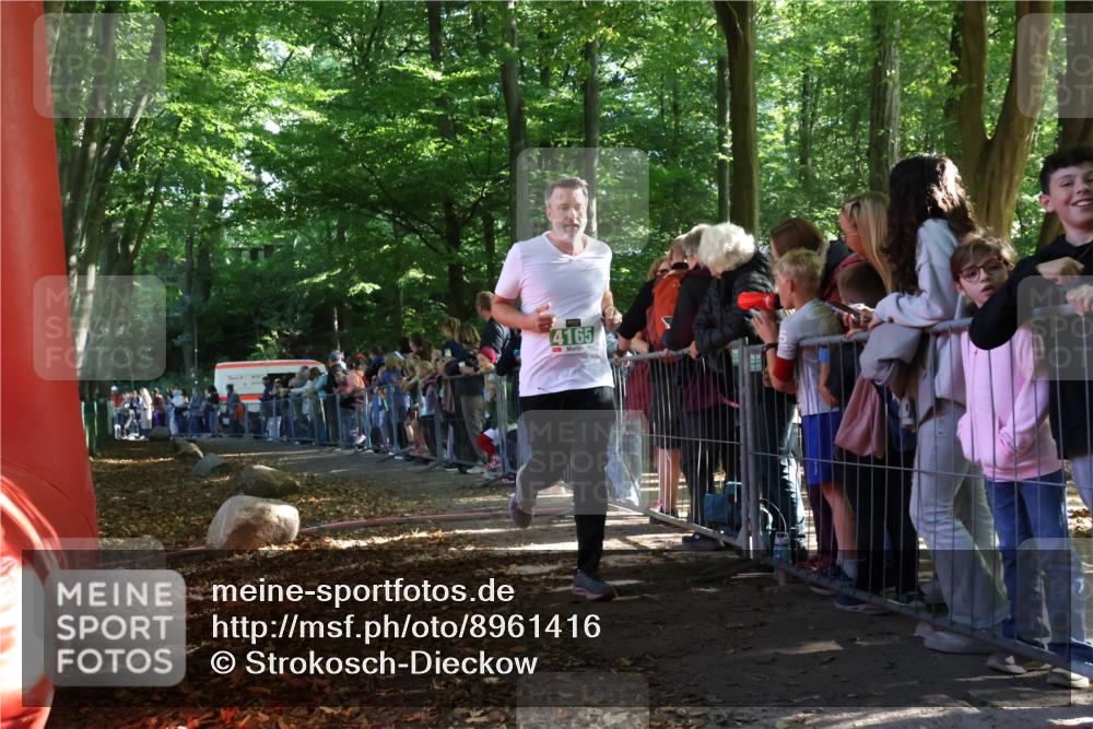 28.09.2025 - 33. Volkslauf durch das schöne Alstertal Strokosch-Dieckow http://msf.ph/oto/8961416 28.09.2025 10:54:39 Ziel 4165 meine-sportfotos.de