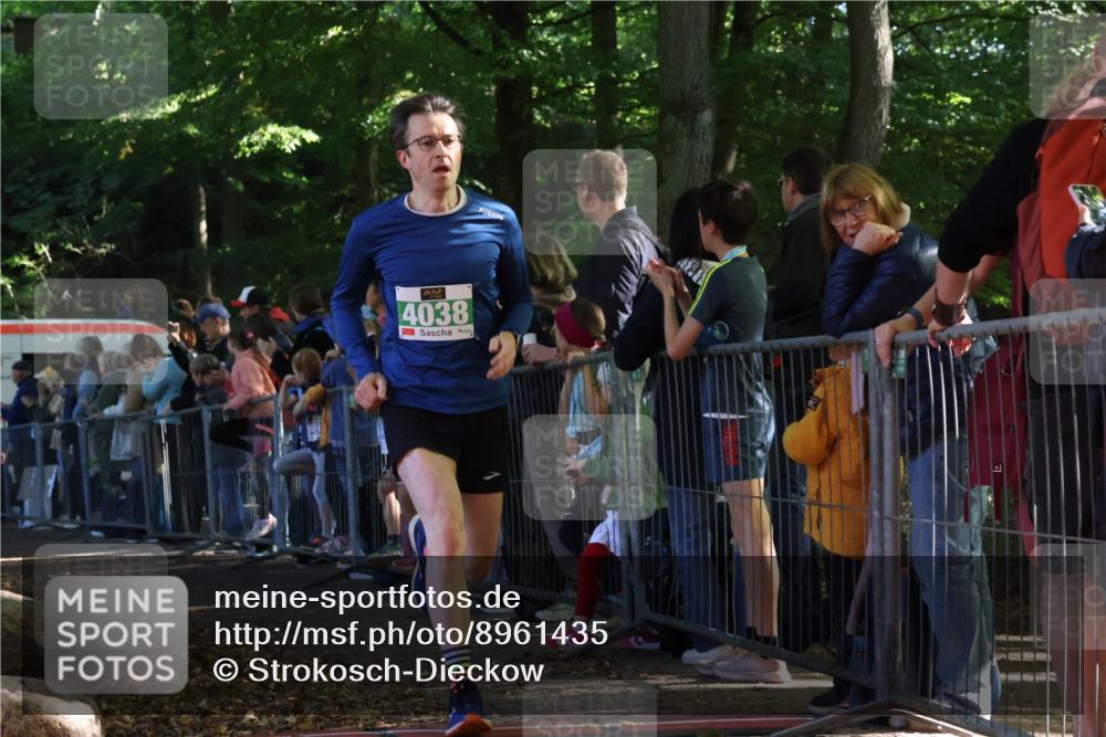 28.09.2025 - 33. Volkslauf durch das schöne Alstertal Strokosch-Dieckow http://msf.ph/oto/8961435 28.09.2025 10:54:51 Ziel 4034, 4035, 4038, 4155, 4157 meine-sportfotos.de