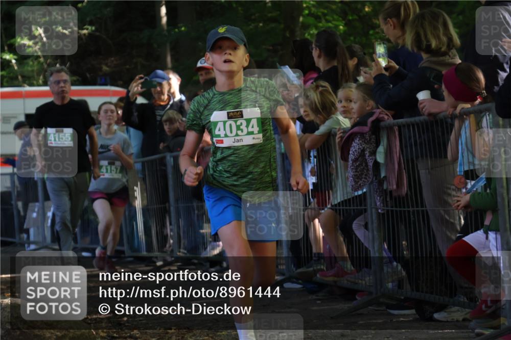 28.09.2025 - 33. Volkslauf durch das schöne Alstertal Strokosch-Dieckow http://msf.ph/oto/8961444 28.09.2025 10:54:53 Ziel 4034, 4035, 4038, 4155, 4157, 4188 meine-sportfotos.de