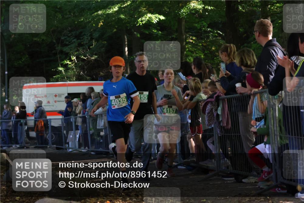 28.09.2025 - 33. Volkslauf durch das schöne Alstertal Strokosch-Dieckow http://msf.ph/oto/8961452 28.09.2025 10:54:55 Ziel 4034, 4035, 4047, 4155, 4157, 4188 meine-sportfotos.de