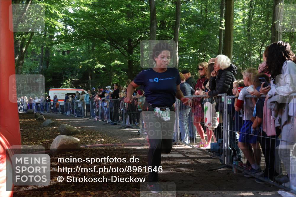 28.09.2025 - 33. Volkslauf durch das schöne Alstertal Strokosch-Dieckow http://msf.ph/oto/8961646 28.09.2025 10:55:55 Ziel 4140 meine-sportfotos.de