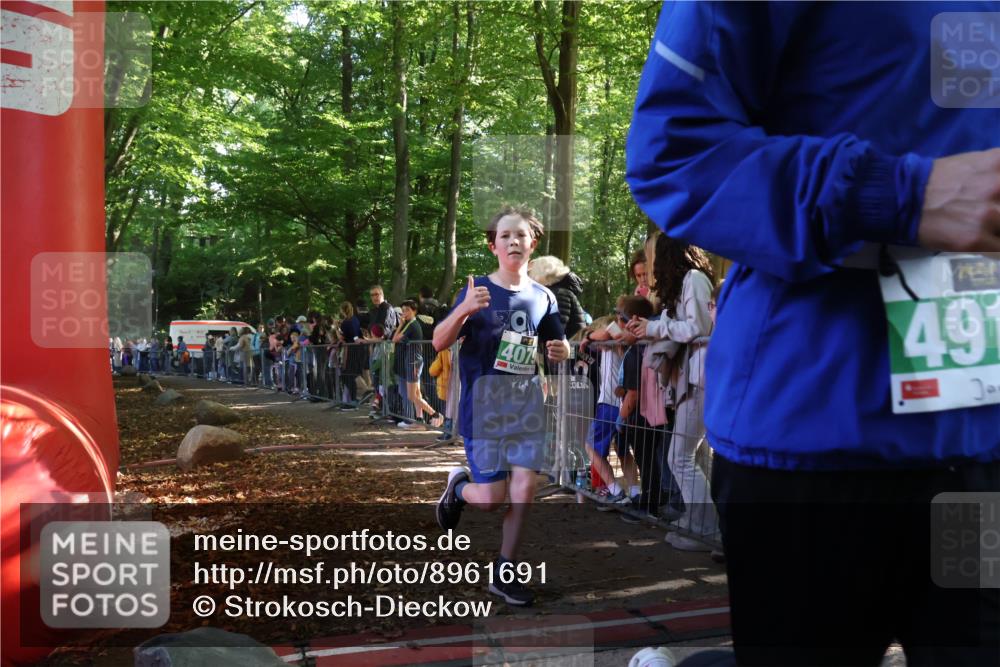 28.09.2025 - 33. Volkslauf durch das schöne Alstertal Strokosch-Dieckow http://msf.ph/oto/8961691 28.09.2025 10:56:10 Ziel 4079, 4911 meine-sportfotos.de