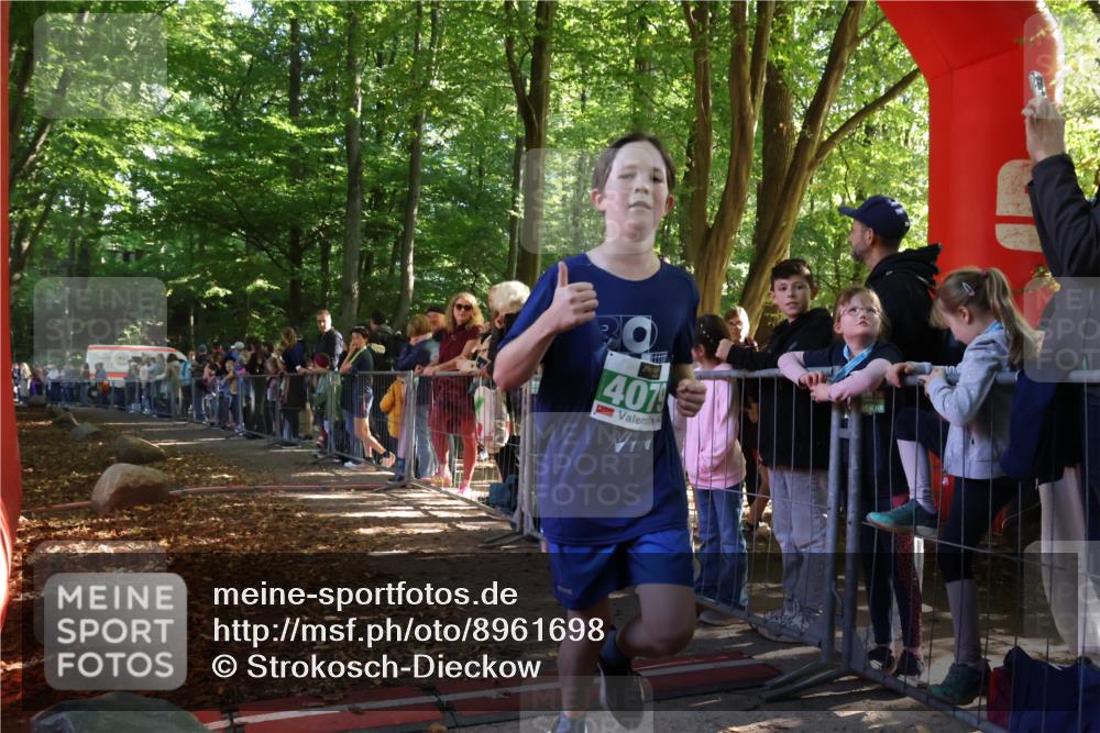 28.09.2025 - 33. Volkslauf durch das schöne Alstertal Strokosch-Dieckow http://msf.ph/oto/8961698 28.09.2025 10:56:10 Ziel 4079, 4911 meine-sportfotos.de