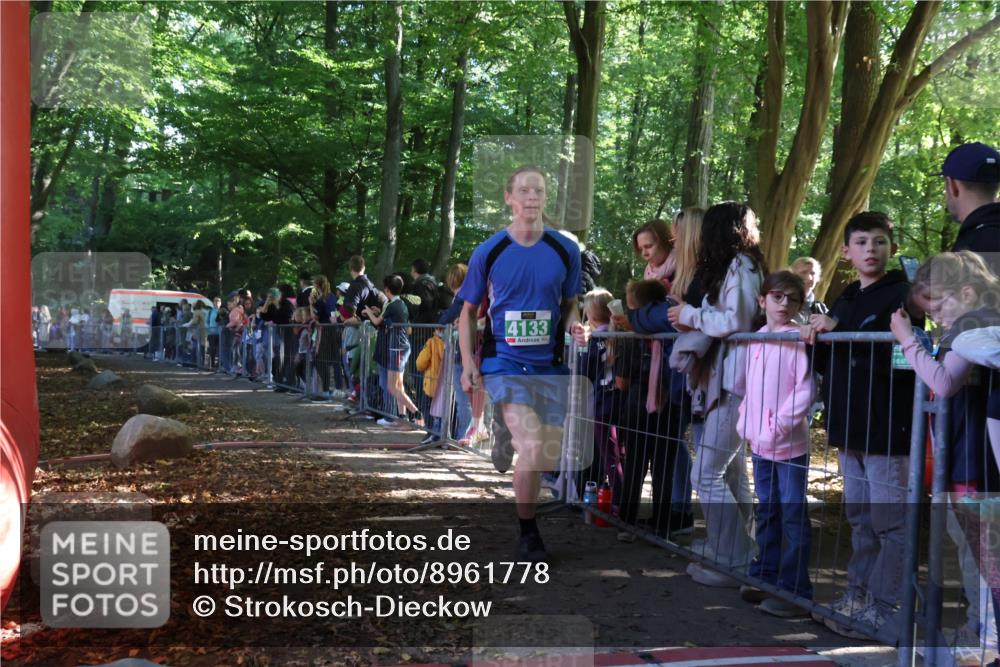 28.09.2025 - 33. Volkslauf durch das schöne Alstertal Strokosch-Dieckow http://msf.ph/oto/8961778 28.09.2025 10:56:28 Ziel 4133 meine-sportfotos.de