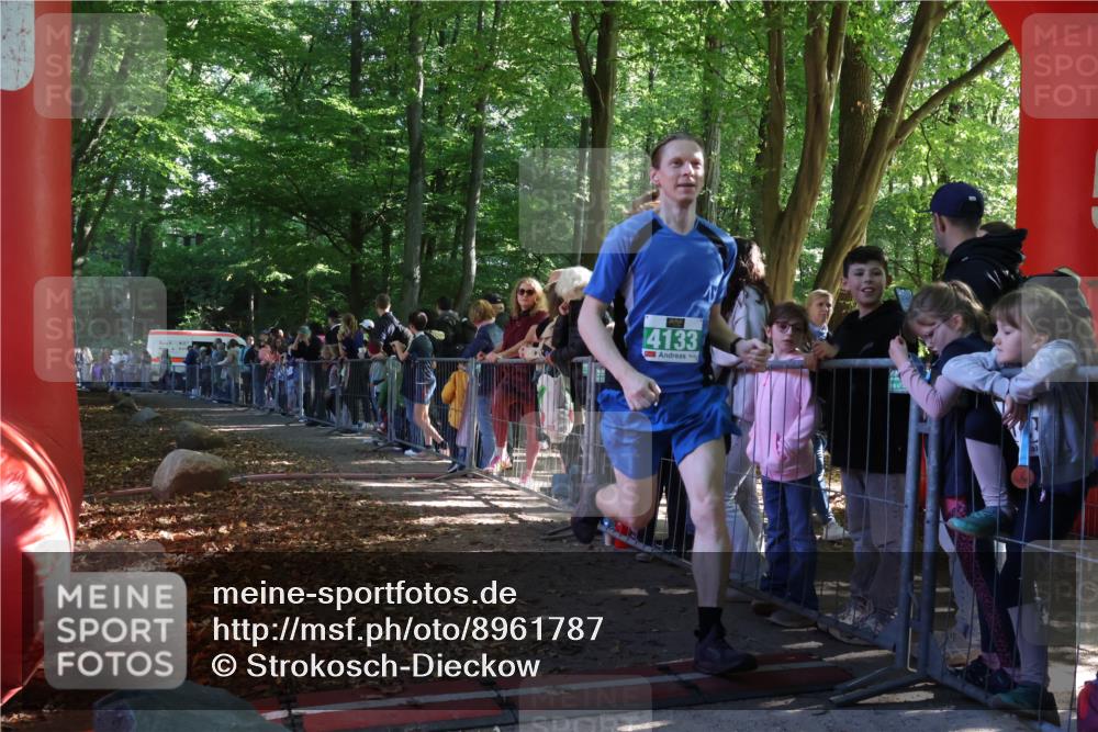 28.09.2025 - 33. Volkslauf durch das schöne Alstertal Strokosch-Dieckow http://msf.ph/oto/8961787 28.09.2025 10:56:29 Ziel 4133 meine-sportfotos.de