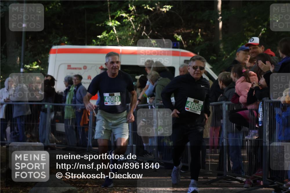 28.09.2025 - 33. Volkslauf durch das schöne Alstertal Strokosch-Dieckow http://msf.ph/oto/8961840 28.09.2025 10:56:45 Ziel 4065, 4069 meine-sportfotos.de