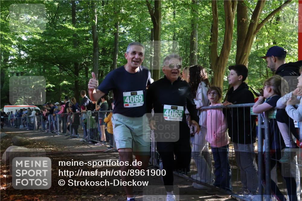 28.09.2025 - 33. Volkslauf durch das schöne Alstertal Strokosch-Dieckow http://msf.ph/oto/8961900 28.09.2025 10:56:50 Ziel 4023, 4048, 4065, 4069 meine-sportfotos.de