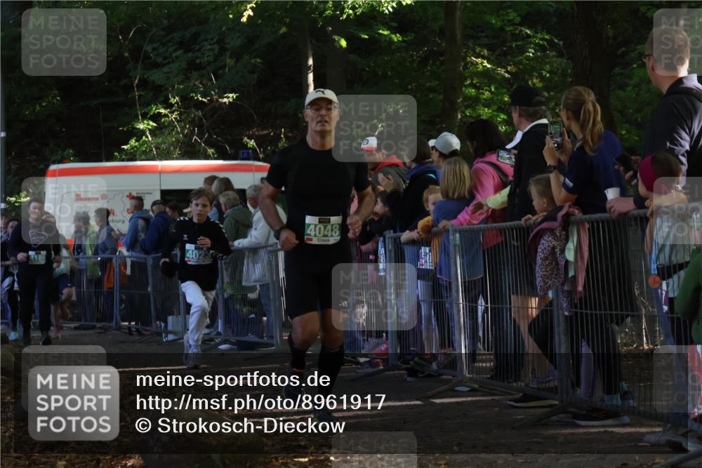 28.09.2025 - 33. Volkslauf durch das schöne Alstertal Strokosch-Dieckow http://msf.ph/oto/8961917 28.09.2025 10:56:55 Ziel 4023, 4048, 4055, 4186, 4187 meine-sportfotos.de