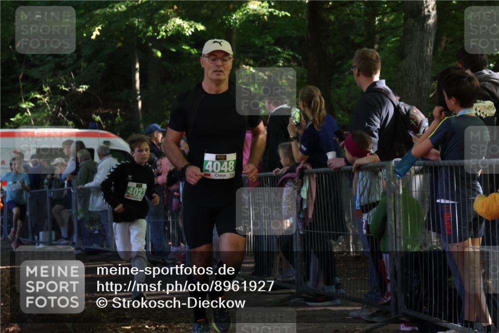 28.09.2025 - 33. Volkslauf durch das schöne Alstertal Strokosch-Dieckow http://msf.ph/oto/8961927 28.09.2025 10:56:56 Ziel 4023, 4048, 4055, 4186, 4187 meine-sportfotos.de