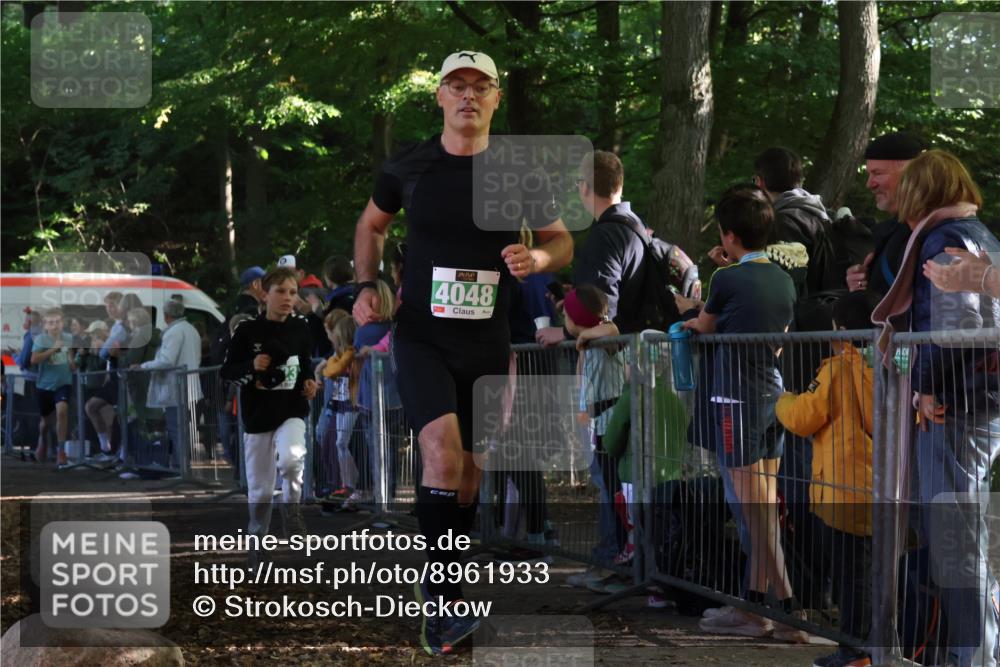 28.09.2025 - 33. Volkslauf durch das schöne Alstertal Strokosch-Dieckow http://msf.ph/oto/8961933 28.09.2025 10:56:57 Ziel 4023, 4048, 4055, 4186, 4187 meine-sportfotos.de
