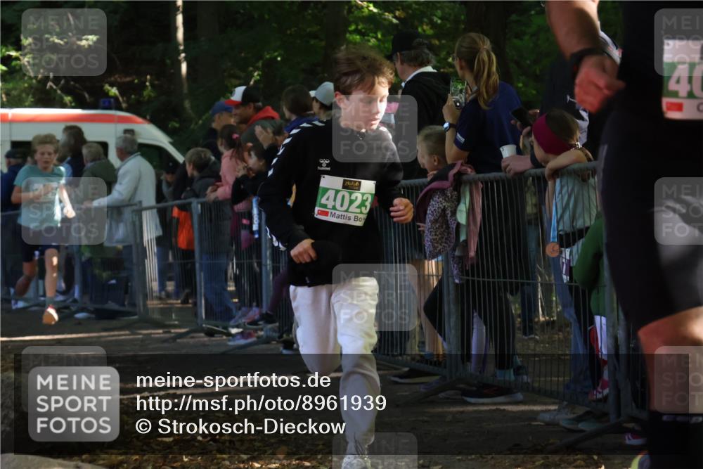28.09.2025 - 33. Volkslauf durch das schöne Alstertal Strokosch-Dieckow http://msf.ph/oto/8961939 28.09.2025 10:56:57 Ziel 4023, 4048, 4055, 4186, 4187 meine-sportfotos.de