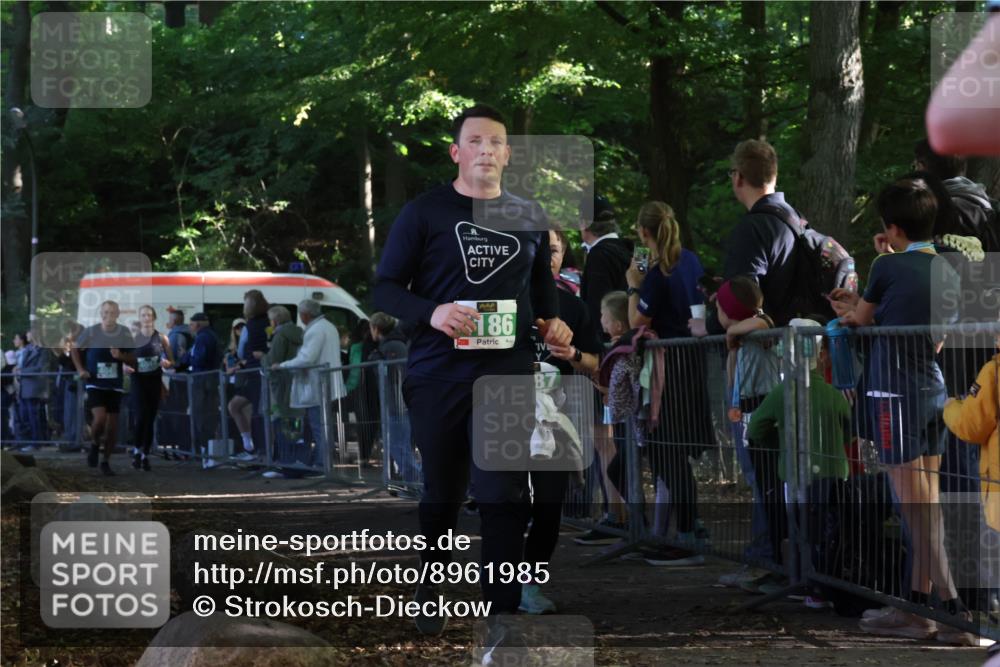 28.09.2025 - 33. Volkslauf durch das schöne Alstertal Strokosch-Dieckow http://msf.ph/oto/8961985 28.09.2025 10:57:03 Ziel 4012, 4044, 4045, 4055, 4060, 4186, 4187 meine-sportfotos.de