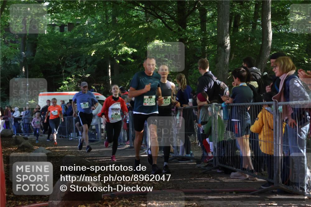 28.09.2025 - 33. Volkslauf durch das schöne Alstertal Strokosch-Dieckow http://msf.ph/oto/8962047 28.09.2025 10:57:09 Ziel 4012, 4032, 4044, 4045, 4060, 4130, 4160 meine-sportfotos.de
