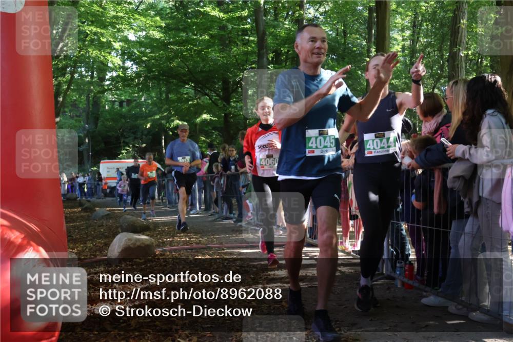 28.09.2025 - 33. Volkslauf durch das schöne Alstertal Strokosch-Dieckow http://msf.ph/oto/8962088 28.09.2025 10:57:11 Ziel 4012, 4032, 4044, 4045, 4060, 4130, 4160 meine-sportfotos.de
