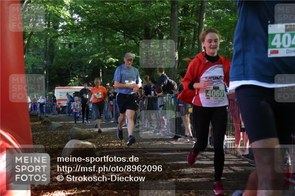 28.09.2025 - 33. Volkslauf durch das schöne Alstertal Strokosch-Dieckow http://msf.ph/oto/8962096 28.09.2025 10:57:11 Ziel 4012, 4032, 4044, 4045, 4060, 4130, 4160 meine-sportfotos.de