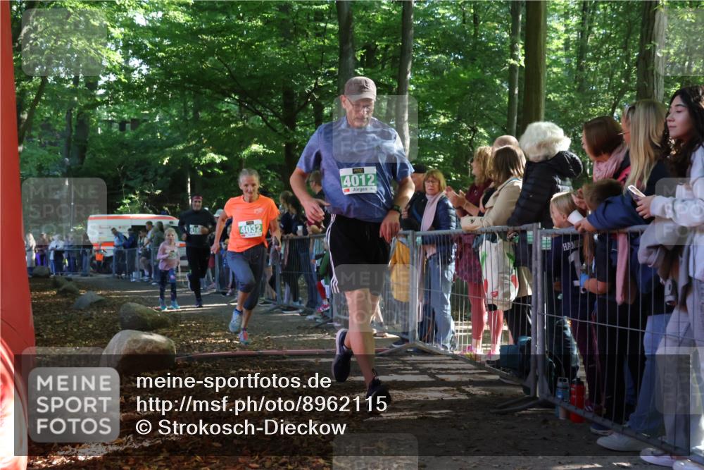 28.09.2025 - 33. Volkslauf durch das schöne Alstertal Strokosch-Dieckow http://msf.ph/oto/8962115 28.09.2025 10:57:13 Ziel 4012, 4032, 4130, 4160 meine-sportfotos.de