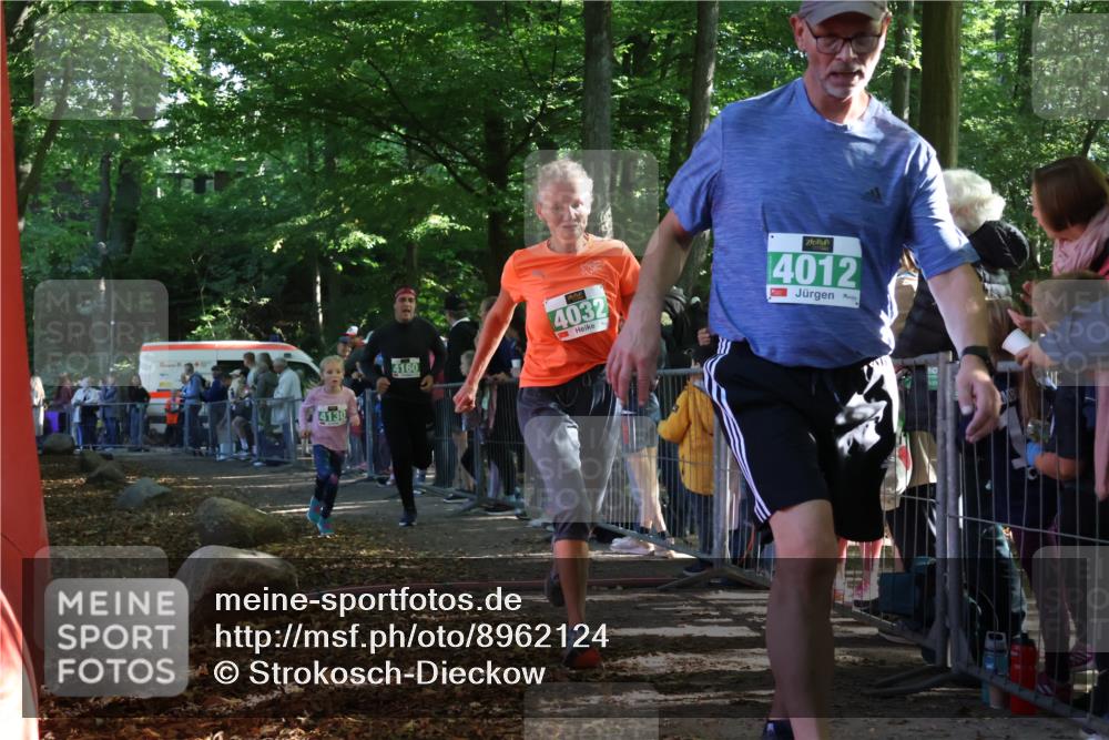 28.09.2025 - 33. Volkslauf durch das schöne Alstertal Strokosch-Dieckow http://msf.ph/oto/8962124 28.09.2025 10:57:13 Ziel 4012, 4032, 4130, 4160 meine-sportfotos.de