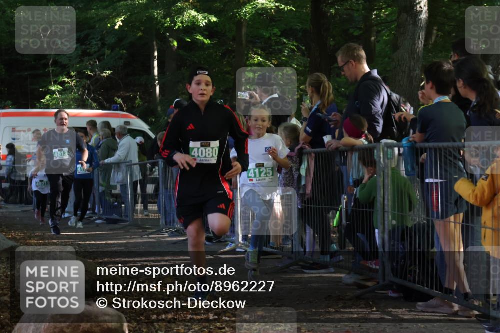 28.09.2025 - 33. Volkslauf durch das schöne Alstertal Strokosch-Dieckow http://msf.ph/oto/8962227 28.09.2025 10:57:30 Ziel 4013, 4080, 4087, 4125, 4126, 4921 meine-sportfotos.de