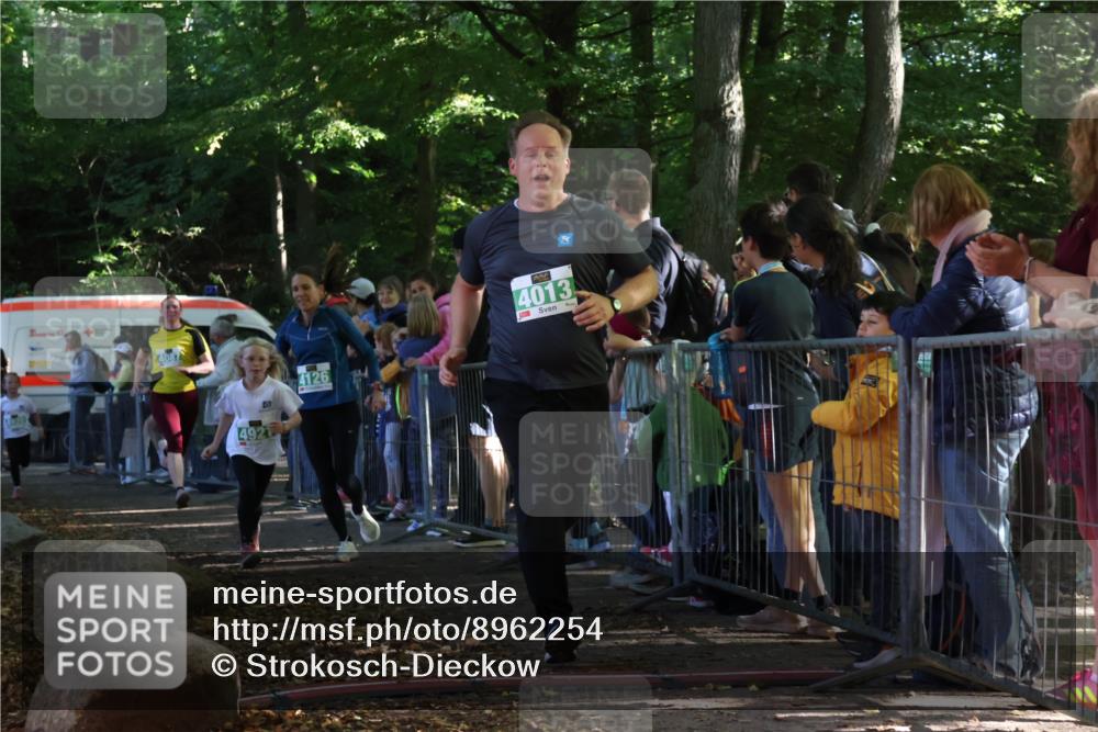 28.09.2025 - 33. Volkslauf durch das schöne Alstertal Strokosch-Dieckow http://msf.ph/oto/8962254 28.09.2025 10:57:34 Ziel 4013, 4087, 4088, 4119, 4126, 4920, 4921 meine-sportfotos.de