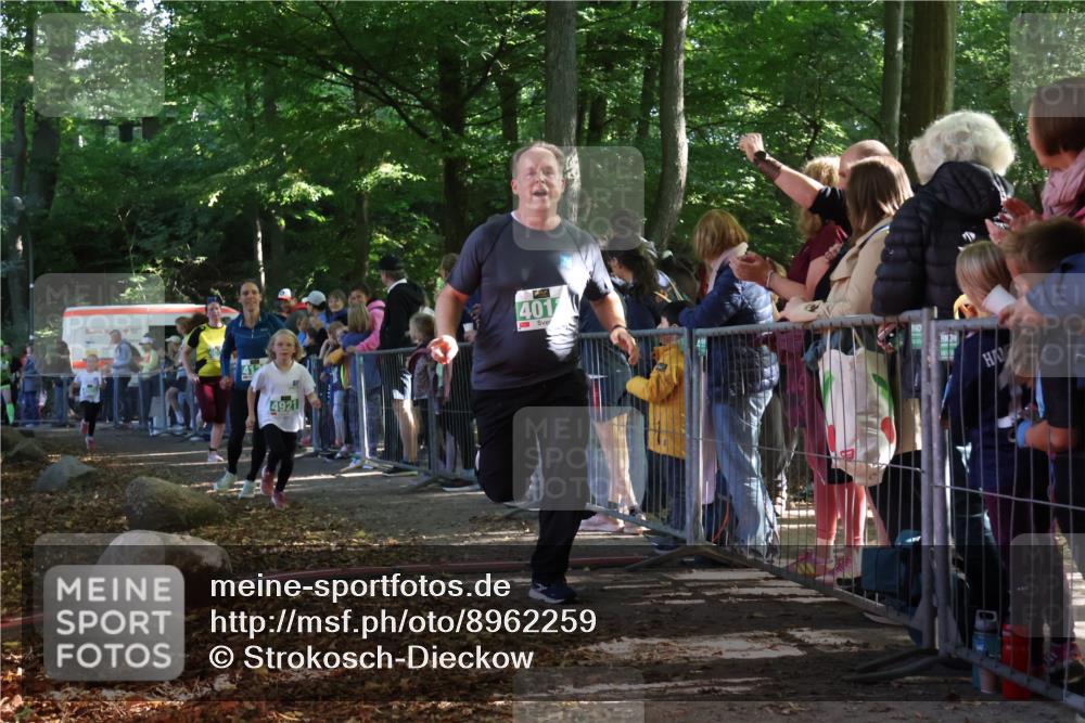 28.09.2025 - 33. Volkslauf durch das schöne Alstertal Strokosch-Dieckow http://msf.ph/oto/8962259 28.09.2025 10:57:34 Ziel 4013, 4087, 4088, 4119, 4126, 4920, 4921 meine-sportfotos.de