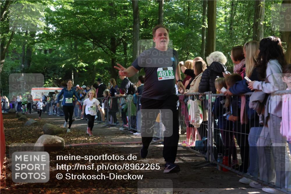 28.09.2025 - 33. Volkslauf durch das schöne Alstertal Strokosch-Dieckow http://msf.ph/oto/8962265 28.09.2025 10:57:35 Ziel 4013, 4087, 4088, 4119, 4126, 4920, 4921 meine-sportfotos.de