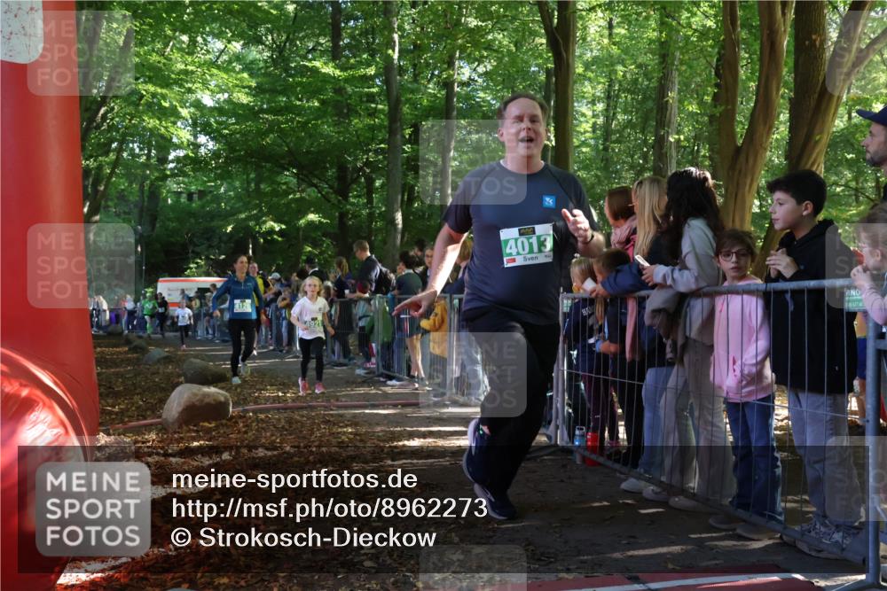 28.09.2025 - 33. Volkslauf durch das schöne Alstertal Strokosch-Dieckow http://msf.ph/oto/8962273 28.09.2025 10:57:35 Ziel 4013, 4087, 4088, 4119, 4126, 4920, 4921 meine-sportfotos.de