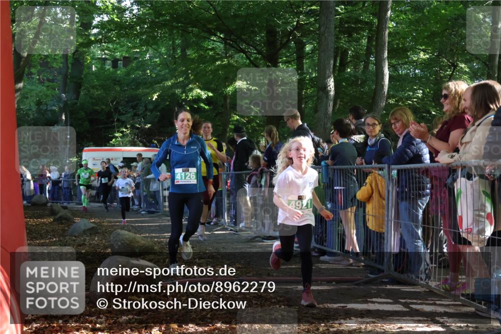 28.09.2025 - 33. Volkslauf durch das schöne Alstertal Strokosch-Dieckow http://msf.ph/oto/8962279 28.09.2025 10:57:36 Ziel 4013, 4087, 4088, 4119, 4126, 4920, 4921 meine-sportfotos.de