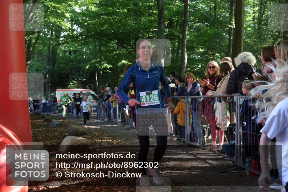 28.09.2025 - 33. Volkslauf durch das schöne Alstertal Strokosch-Dieckow http://msf.ph/oto/8962302 28.09.2025 10:57:37 Ziel 4087, 4088, 4103, 4119, 4126, 4920, 4921 meine-sportfotos.de