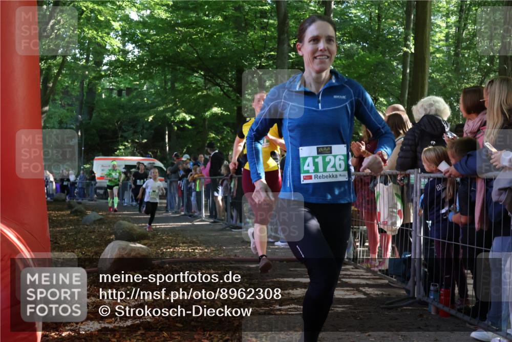 28.09.2025 - 33. Volkslauf durch das schöne Alstertal Strokosch-Dieckow http://msf.ph/oto/8962308 28.09.2025 10:57:38 Ziel 4087, 4088, 4103, 4119, 4126, 4920 meine-sportfotos.de