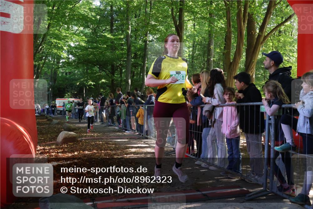28.09.2025 - 33. Volkslauf durch das schöne Alstertal Strokosch-Dieckow http://msf.ph/oto/8962323 28.09.2025 10:57:39 Ziel 4087, 4088, 4103, 4119, 4920 meine-sportfotos.de