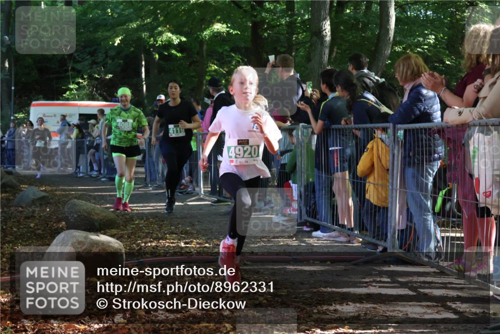 28.09.2025 - 33. Volkslauf durch das schöne Alstertal Strokosch-Dieckow http://msf.ph/oto/8962331 28.09.2025 10:57:40 Ziel 4088, 4103, 4119, 4920 meine-sportfotos.de