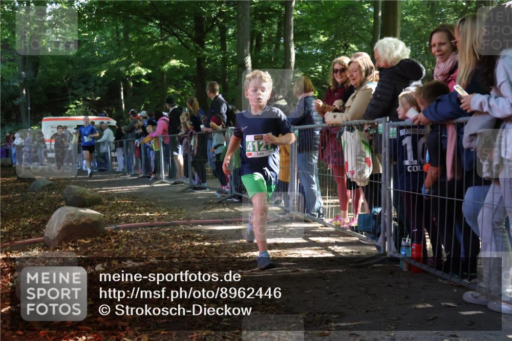 28.09.2025 - 33. Volkslauf durch das schöne Alstertal Strokosch-Dieckow http://msf.ph/oto/8962446 28.09.2025 10:57:53 Ziel 4054, 4076, 4127 meine-sportfotos.de