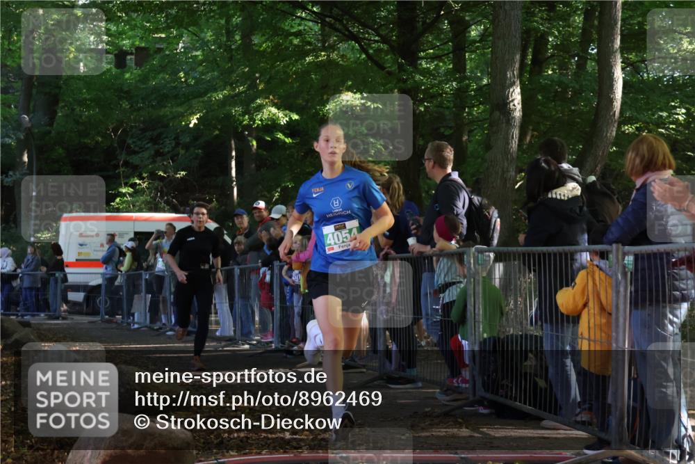 28.09.2025 - 33. Volkslauf durch das schöne Alstertal Strokosch-Dieckow http://msf.ph/oto/8962469 28.09.2025 10:57:55 Ziel 4054, 4076 meine-sportfotos.de