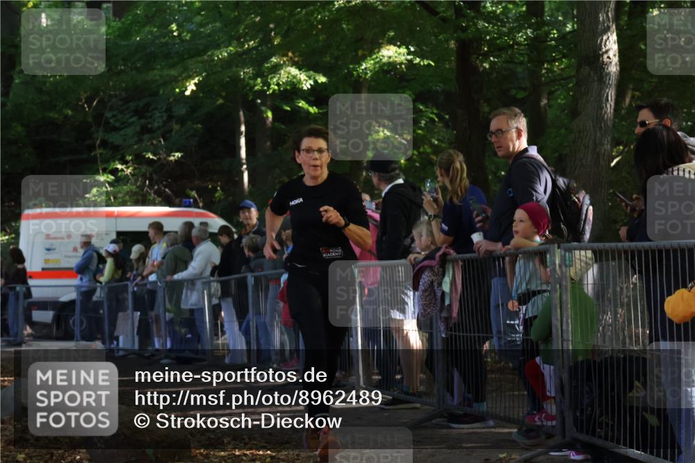 28.09.2025 - 33. Volkslauf durch das schöne Alstertal Strokosch-Dieckow http://msf.ph/oto/8962489 28.09.2025 10:57:57 Ziel 4054, 4076 meine-sportfotos.de