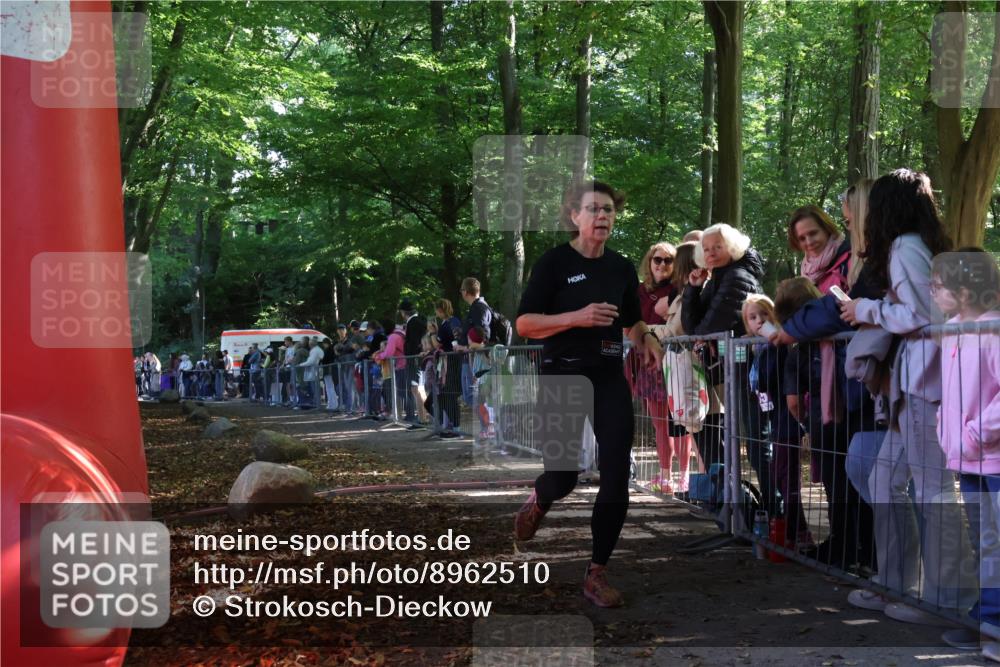 28.09.2025 - 33. Volkslauf durch das schöne Alstertal Strokosch-Dieckow http://msf.ph/oto/8962510 28.09.2025 10:57:59 Ziel 4076 meine-sportfotos.de