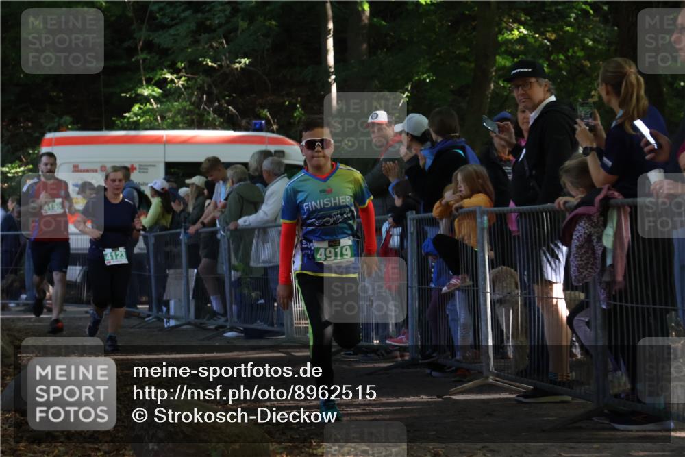 28.09.2025 - 33. Volkslauf durch das schöne Alstertal Strokosch-Dieckow http://msf.ph/oto/8962515 28.09.2025 10:58:07 Ziel 4123, 4156, 4919 meine-sportfotos.de