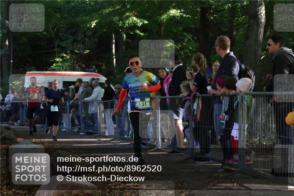 28.09.2025 - 33. Volkslauf durch das schöne Alstertal Strokosch-Dieckow http://msf.ph/oto/8962520 28.09.2025 10:58:08 Ziel 4105, 4123, 4156, 4919 meine-sportfotos.de