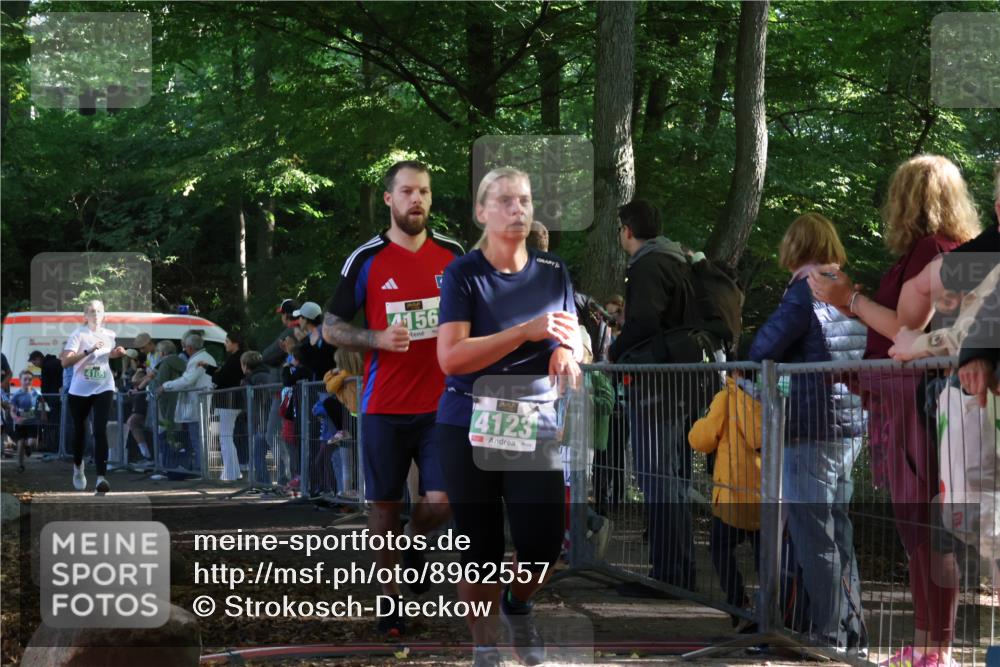 28.09.2025 - 33. Volkslauf durch das schöne Alstertal Strokosch-Dieckow http://msf.ph/oto/8962557 28.09.2025 10:58:13 Ziel 4090, 4091, 4105, 4122, 4123, 4156 meine-sportfotos.de