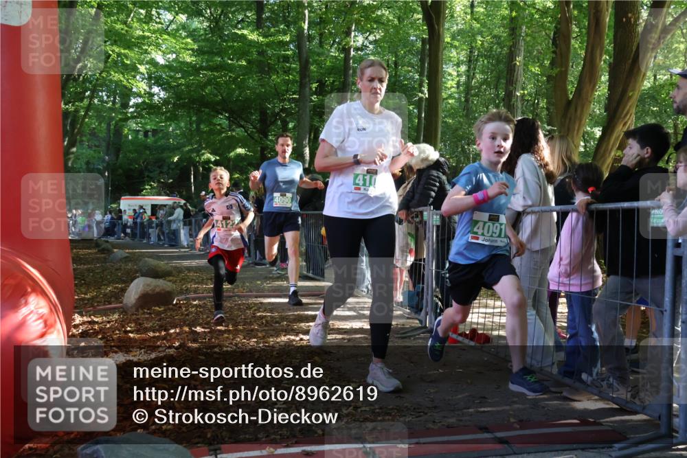 28.09.2025 - 33. Volkslauf durch das schöne Alstertal Strokosch-Dieckow http://msf.ph/oto/8962619 28.09.2025 10:58:18 Ziel 4090, 4091, 4105, 4122, 4176 meine-sportfotos.de