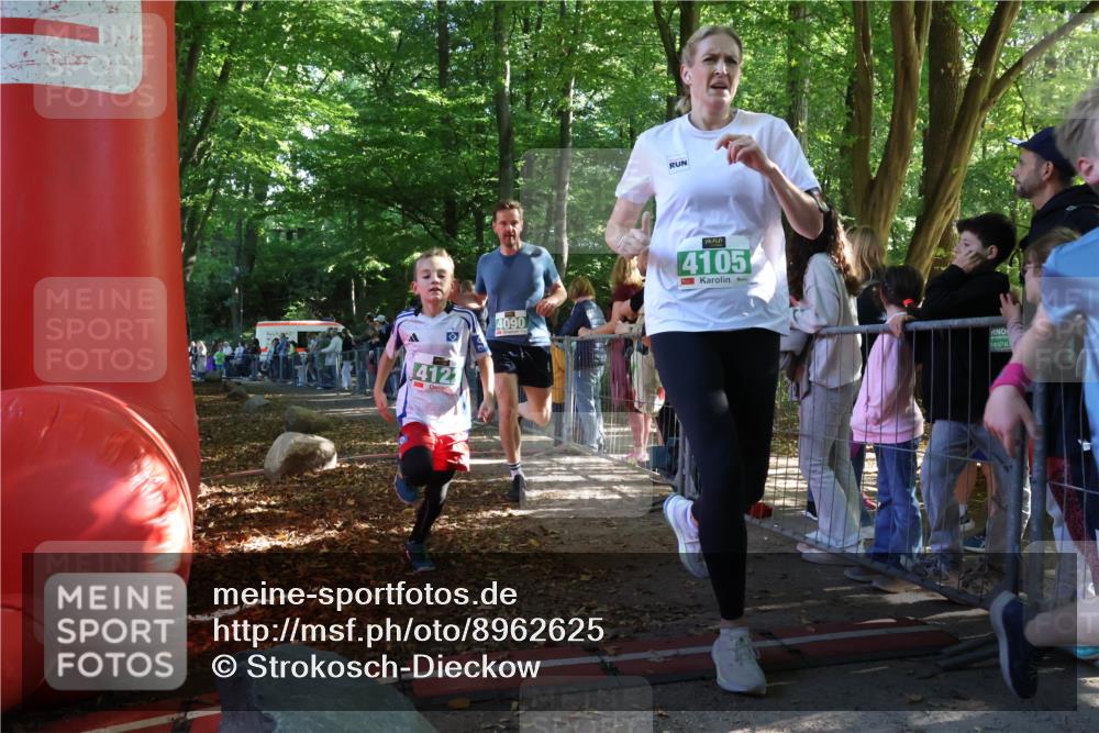 28.09.2025 - 33. Volkslauf durch das schöne Alstertal Strokosch-Dieckow http://msf.ph/oto/8962625 28.09.2025 10:58:18 Ziel 4090, 4091, 4105, 4122, 4176 meine-sportfotos.de