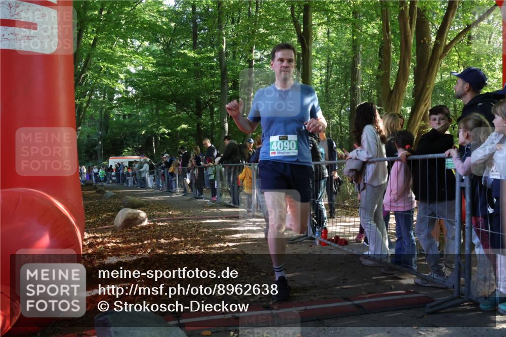 28.09.2025 - 33. Volkslauf durch das schöne Alstertal Strokosch-Dieckow http://msf.ph/oto/8962638 28.09.2025 10:58:19 Ziel 4090, 4091, 4122, 4176 meine-sportfotos.de