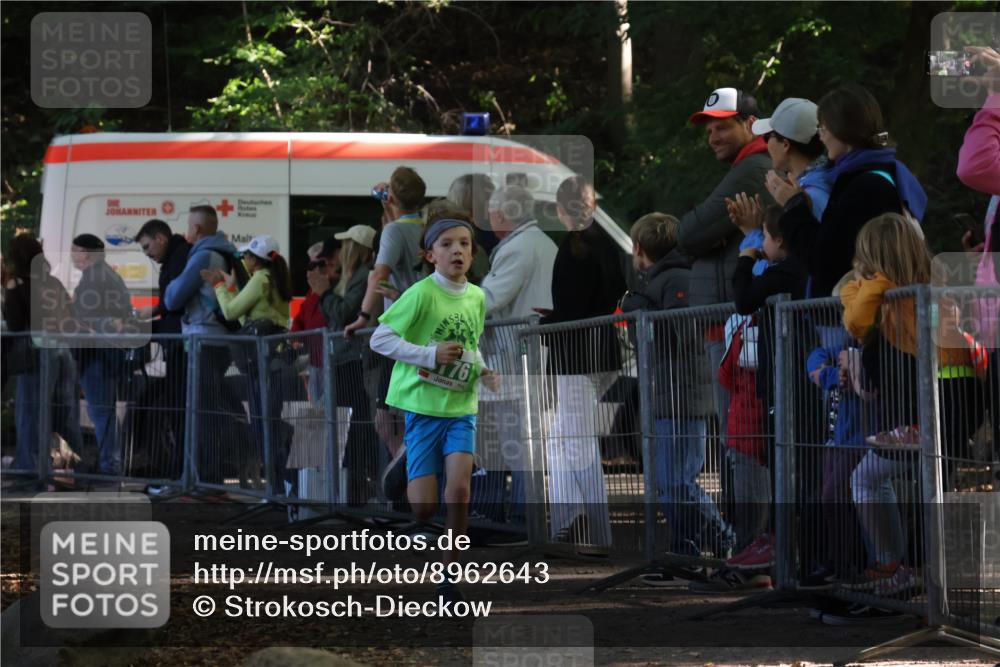 28.09.2025 - 33. Volkslauf durch das schöne Alstertal Strokosch-Dieckow http://msf.ph/oto/8962643 28.09.2025 10:58:23 Ziel 4176 meine-sportfotos.de